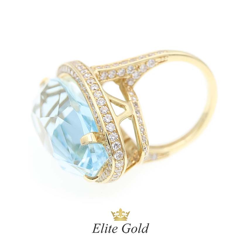 Авторский женский перстень Blue Lagoon в лимонном золоте