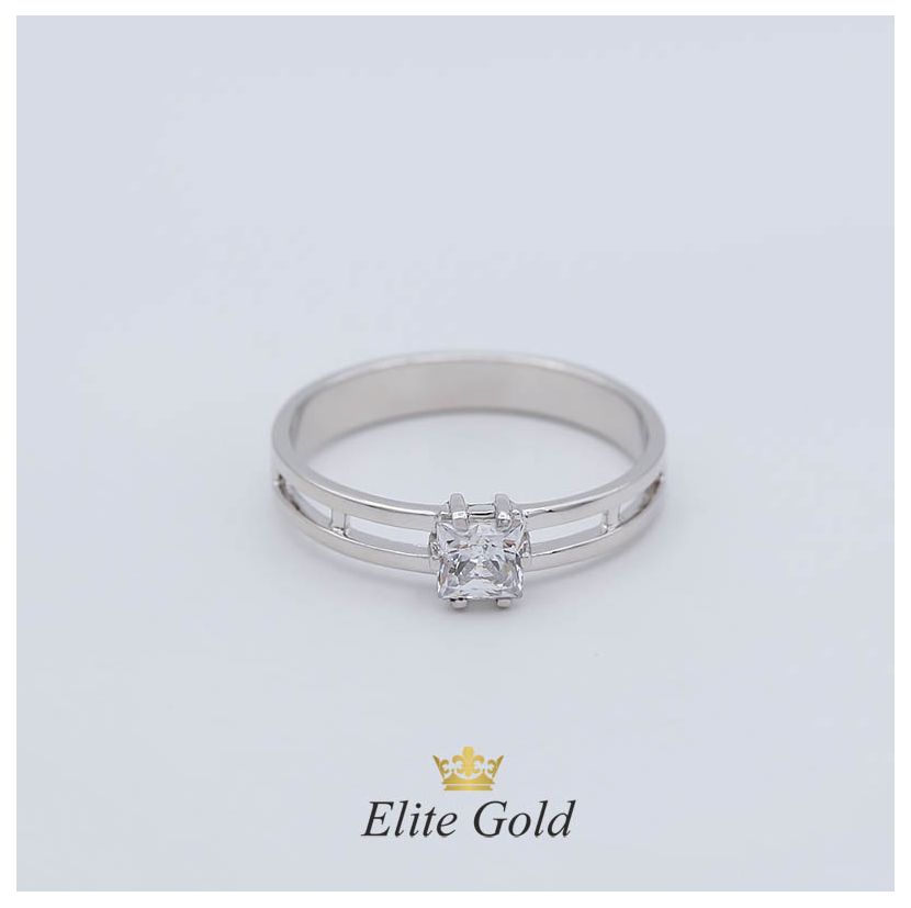 Женское кольцо классическое с квадратным камнем