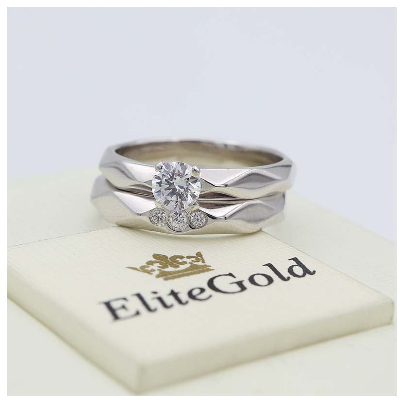 кольцо Facette в белом золоте вместе с обручальным женским кольцом
