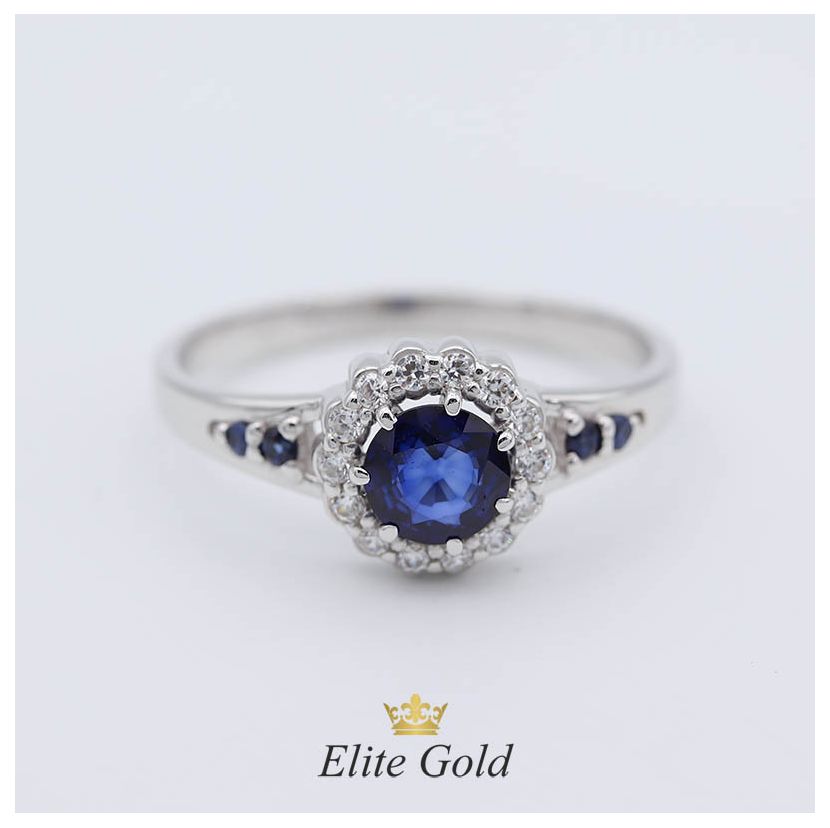 кольцо Milena в белом золоте с синими и белыми камнями