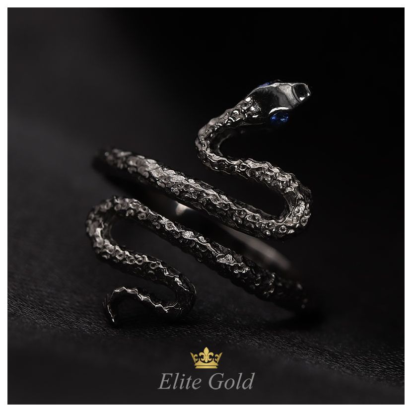 колечко в виде змеи в красном золоте с малиновыми камнями