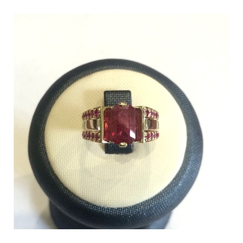 мужское кольцо с камнем рубин формы октагон