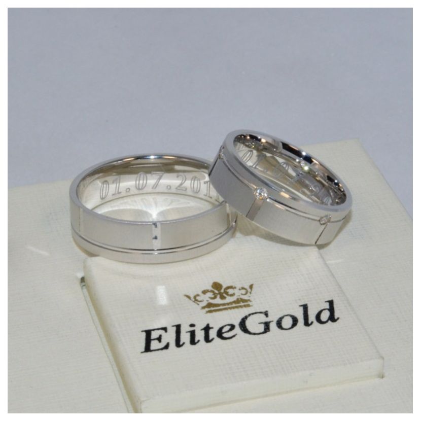 обручальные матовые кольца с камнями в белом золоте