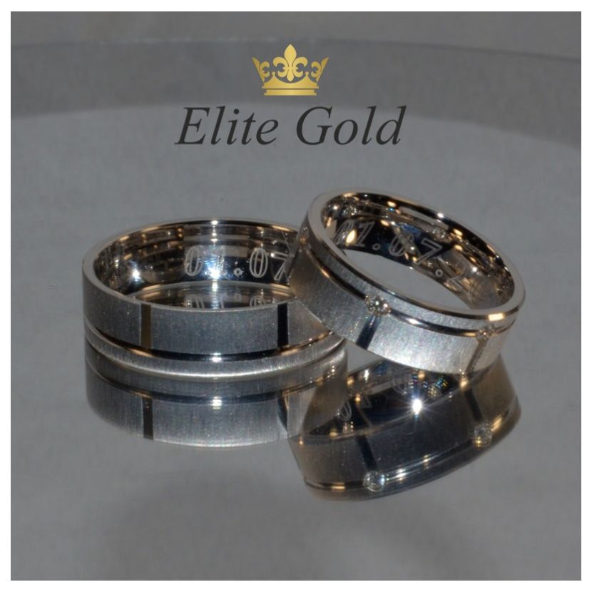 обручальные матовые кольца с камнями в белом золоте