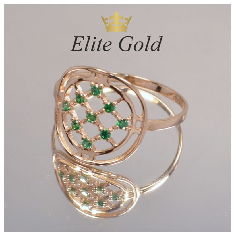 кольцо в сеточку с зелеными камнями