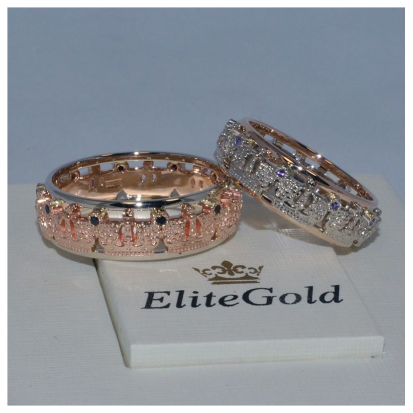 обручальные кольца с коронами в красном и белом золоте и синими камнями