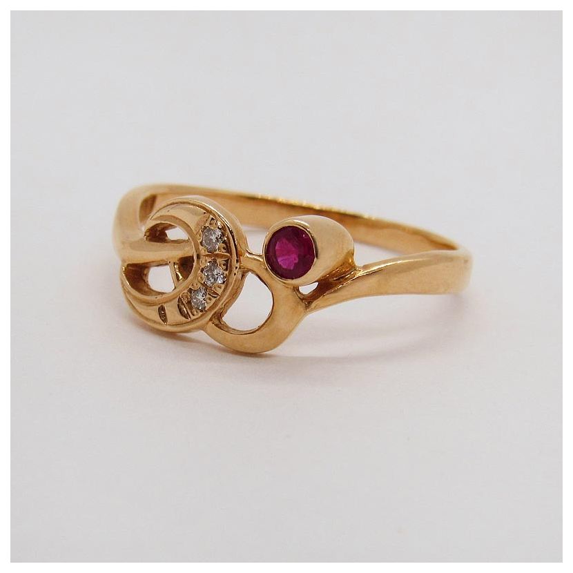 кольцо с рубином и бриллиантами в красном золоте