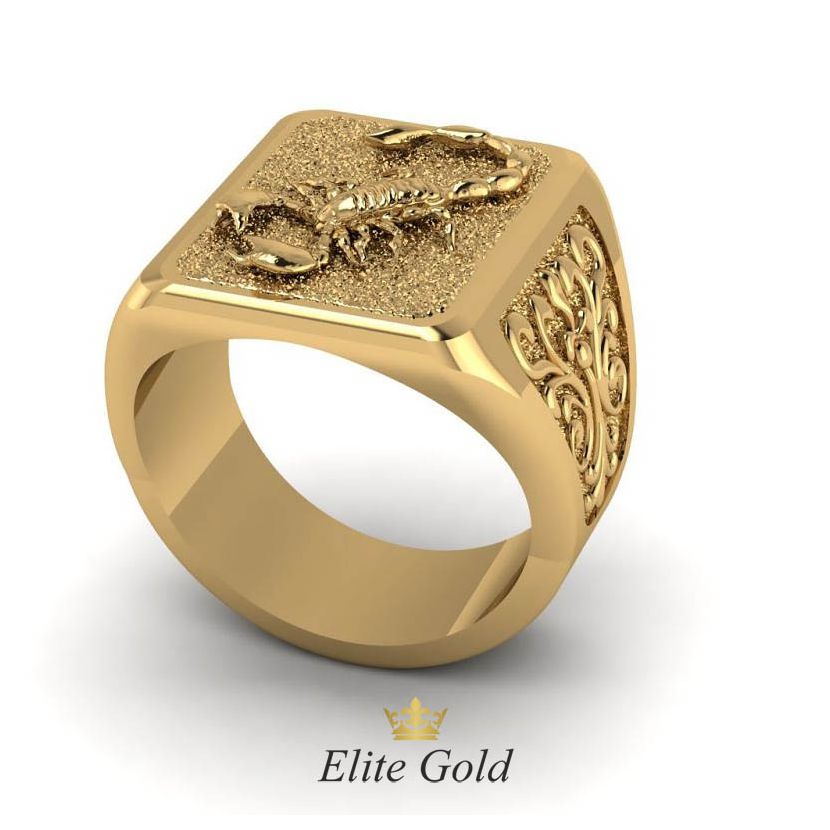 Золотое мужское кольцо с изображением скорпиона