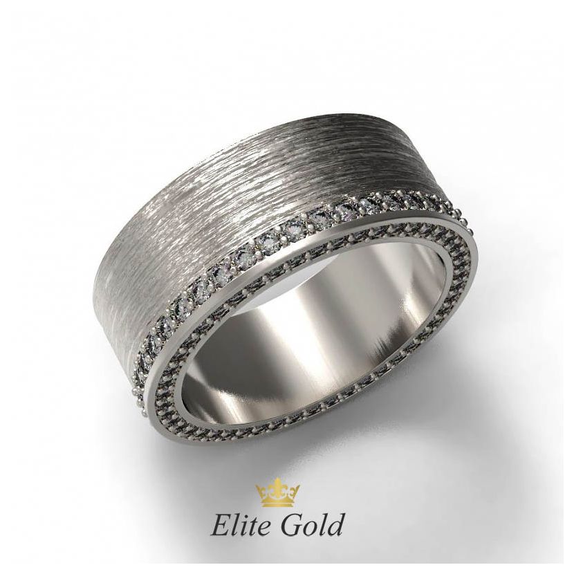 Золотое рельефное кольцо с дорожкой камней