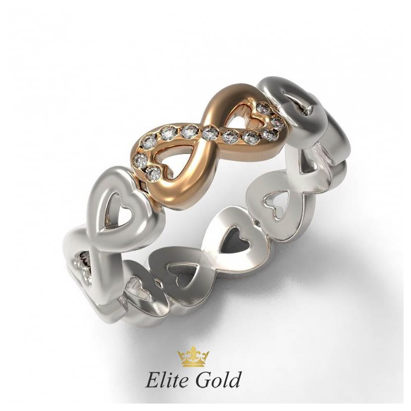Золотое женское кольцо с сердцами и камнями