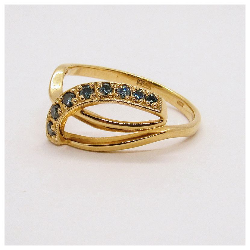 золотое кольцо с цветными бриллиантами