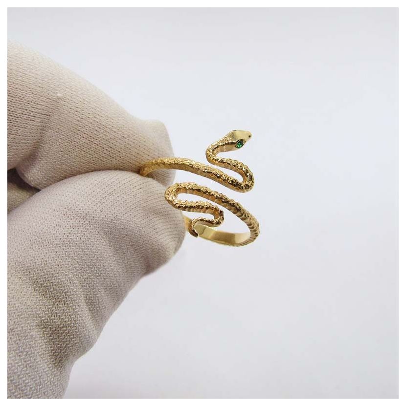 Тонкое дизайнерское кольцо в виде змеи из красного золота
