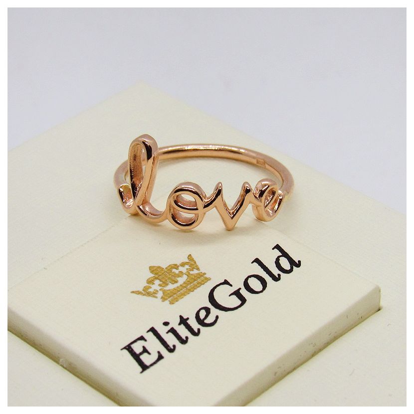 золотое кольцо в виде надписи "Love"