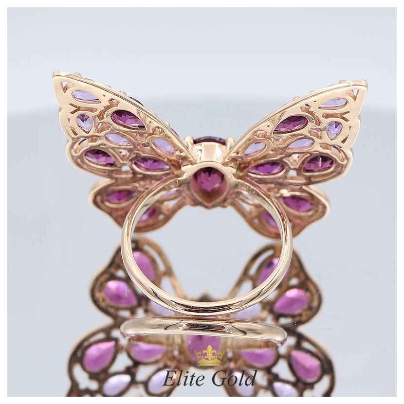 кольцо-бабочка с разноцветными камнями