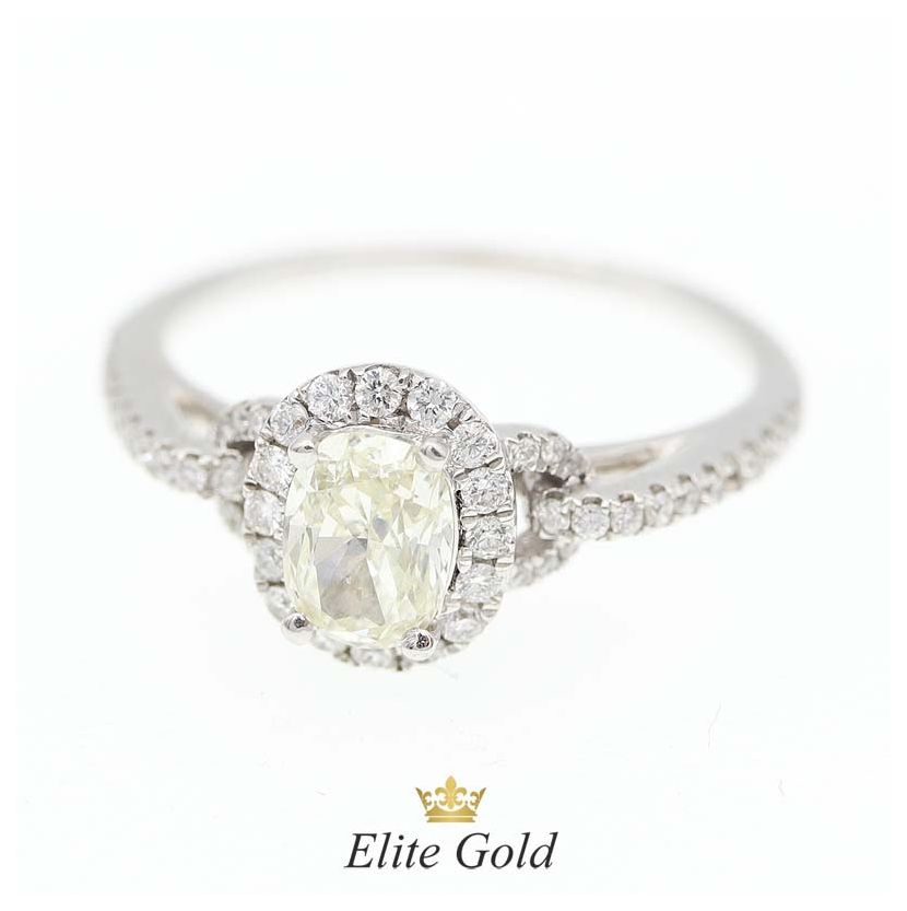 кольцо с овальным желтым бриллиантом в центре из белого золота